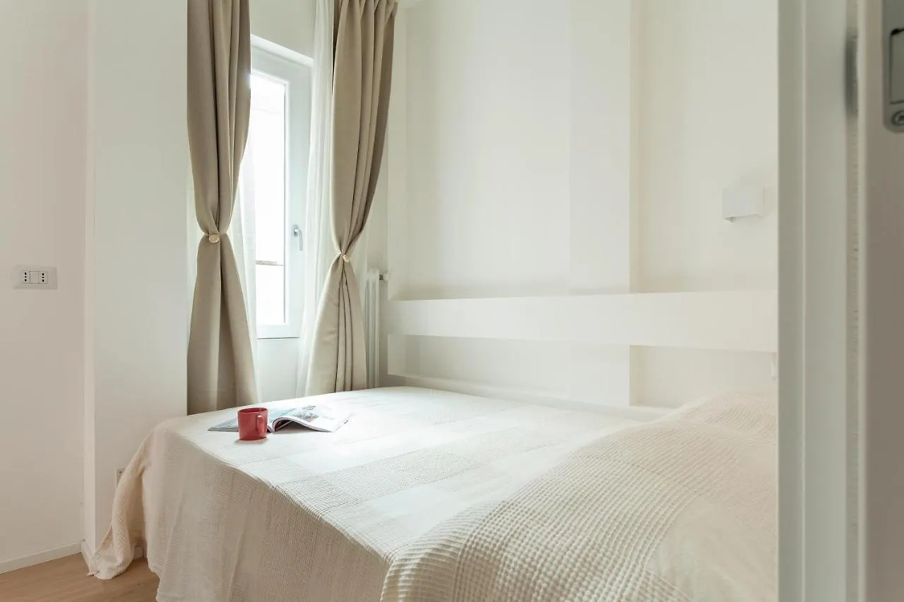 Casa Serena - Meryggiare Apartments 밀라노